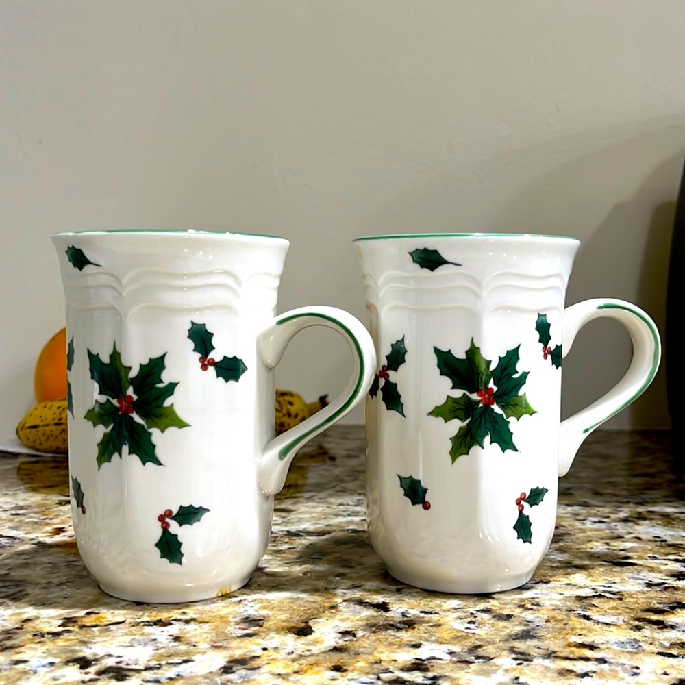Cute Christmas Holly Cups